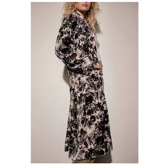 FREE PEOPLE
Simone Velvet Duster  - Picture 10 of 10